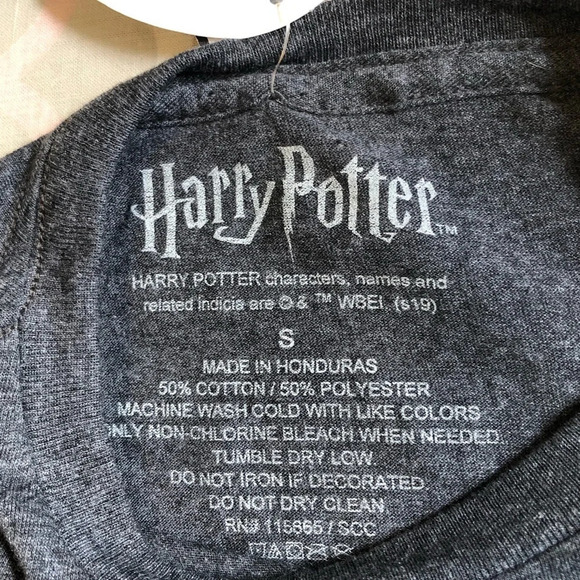 Harry Potter Hogwarts School Crest Short Sleeve Tee Gray size Small - Picture 5 of 6